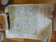 48 gerollte Landkarten